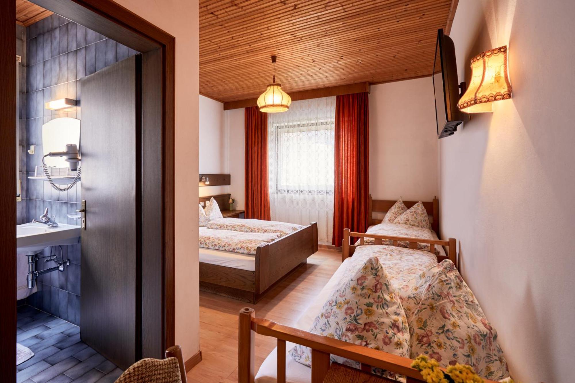 Ferienpension Zummuellerhof Natz-Schabs Room photo